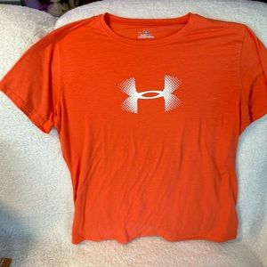 Under Armour Heat Gear Orange T-shirt. women’s Large. 95%Polyester, 5% Elastine.